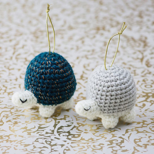 ericacrochets:  Twinkle Turtle Ornaments by Lovenstitch  Free Crochet Pattern Here (Need to make an 
