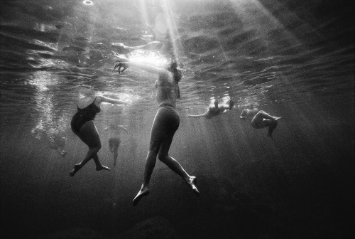 theonlymagicleftisart:  Underwater Photography by Kurt Arrigo Website | Facebook | Tumblr Only two weeks left until you can bridge the gap between your favorite Tumblr Artists and receive actual physical items from them! Click here to find out more!