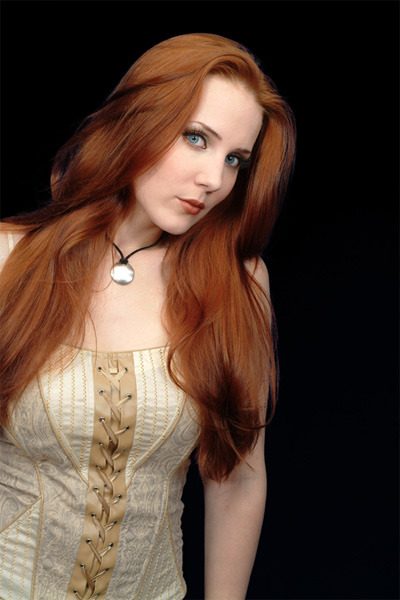 namethatredhead:  redhead-beauties:  Redhead  Simone Simons 