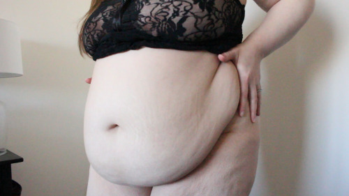 Check out my new video on my clips sites!! Lotioning My Pregnant Belly | 27 Weeks| Clips4Sale || Man