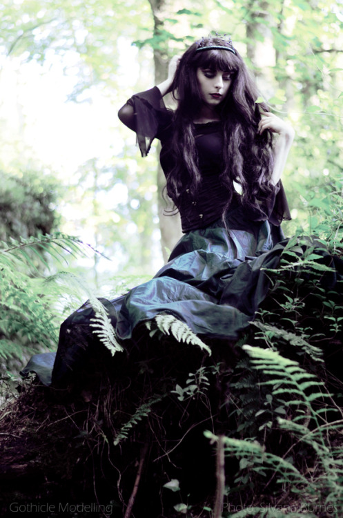 Photo by Silvana Burneshttp://gothiclemodelling.tumblr.com/