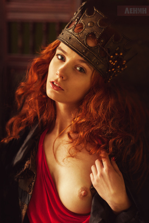 namethatredhead:  pablosalma:Marta Gromova by Sergey Lenin   Marta Gromova / Alison Fox / Lilu  