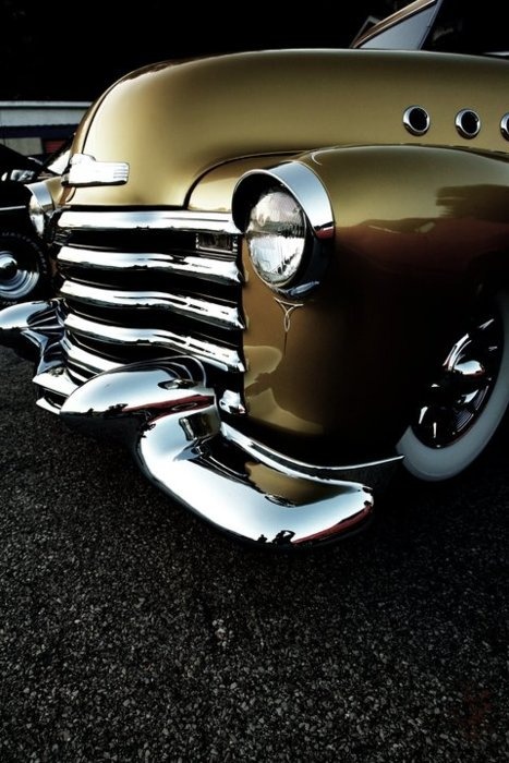 fastshinyobjects:  1947-48 Chevrolet pickup with Buick port holes and Cadillac bumper torpedos. Nice. 