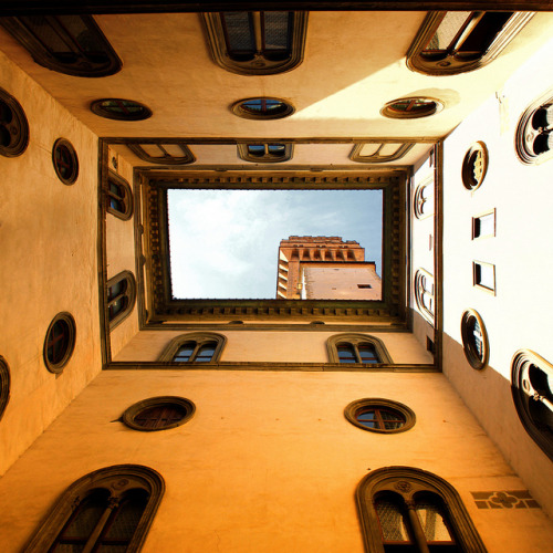 Palazzo Vecchio, FirenzeThe Old Palace Vecchio seen from the first courtyard by B℮n on Flickr.