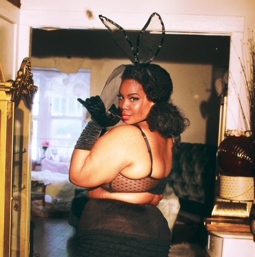 iridessence: Hello, precious angels! Here’s a sneaky peak of my August photos. I donned my bun