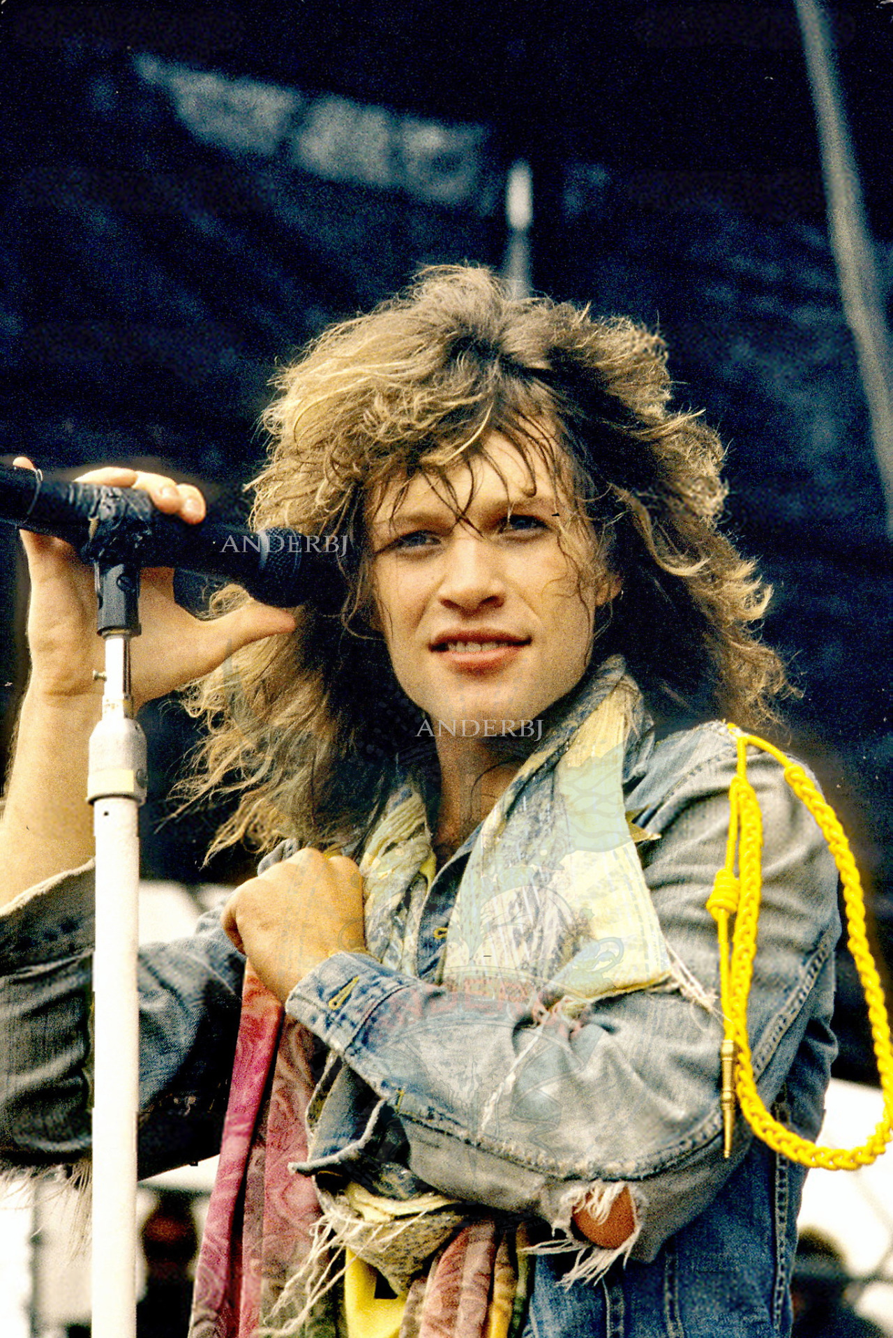 Bon Jovi - el brigadier general de cordon Amarillo y el polo...