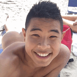 serviceboy96:Chillin at the beach naked be