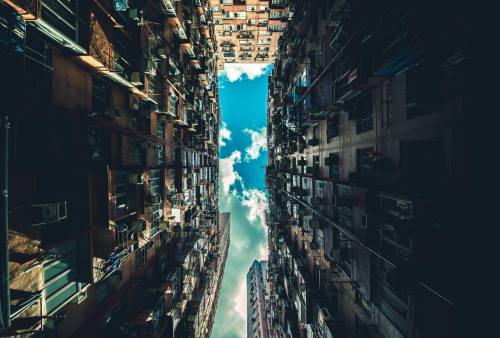 Are you ever looking to the sky? Free photo for ypur personal and commercial projects: bit.ly