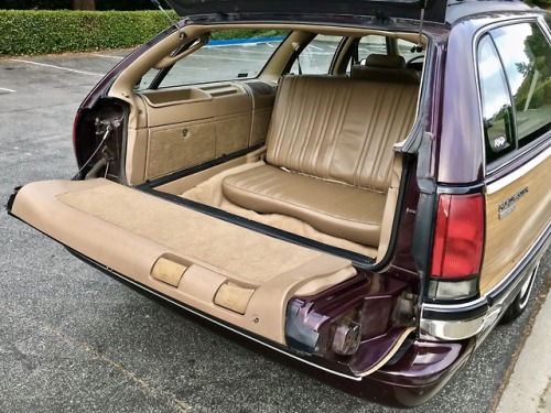 crazyforcars: Buick Roadmaster wagon, with its two-way tail gate.