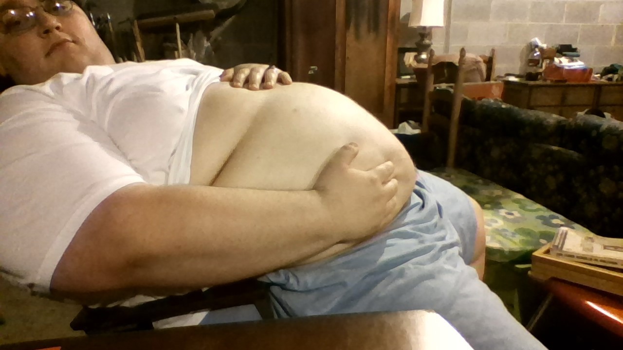 Had lunch at a buffet today (28 slices of pizza [V for VICTORY!], one bowl of pasta,