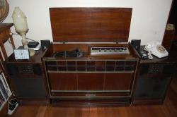 ejayyan:  I’ve always fancied stereo systems such as this when I was a kid. This was something I’d always see in houses I visited but which none of our households ever owned. A family friend also owned one, which I had the chance to experience and