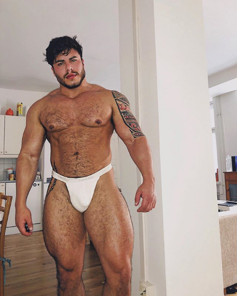 Plus-Gay: