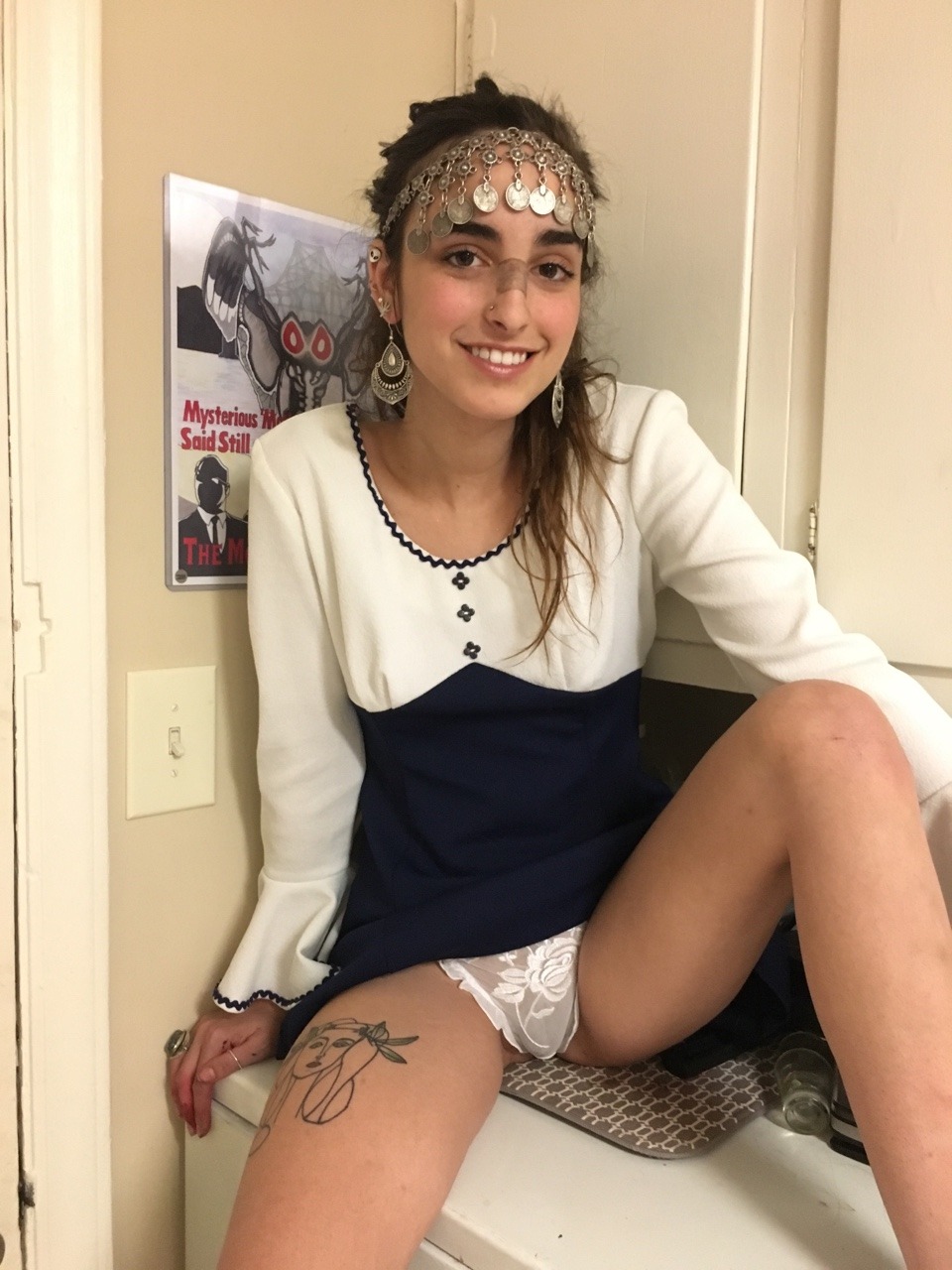 delilahlovelace420:  Fingers still red from paint 💋❤️️💞   Send me things