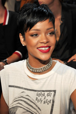 gay4rihanna:  Rihanna at the 2013 Video Music Awards 