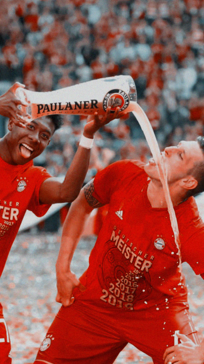 Lockscreens: FC Bayern Munich + Bundesliga champions || asked by anon