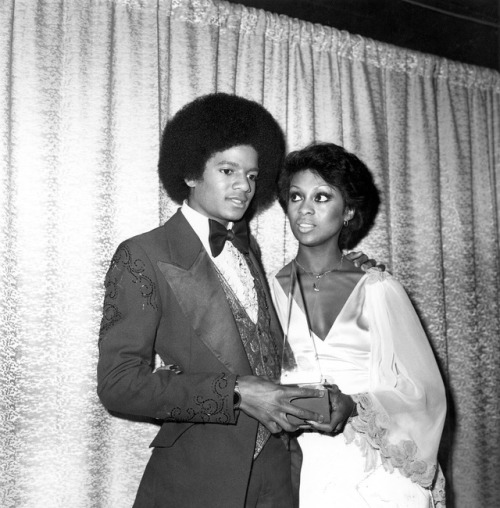 twixnmix: Michael Jackson and Lola Falana at the 4th Annual American Music Awards were held on Janua