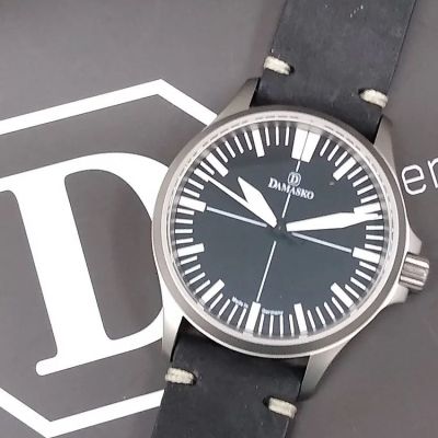 Instagram Repost
uhrmachermeisterkriescher  Heute eingetroffen Damasko DK30.Kann man sich in unserem Uhrenfachgeschäft ansehen kommen. [ #damasko #monsoonalgear #divewatch #watch #toolwatch ]