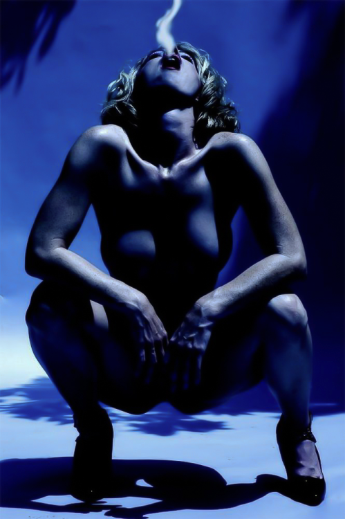 famousnakedbodies:  madonna 