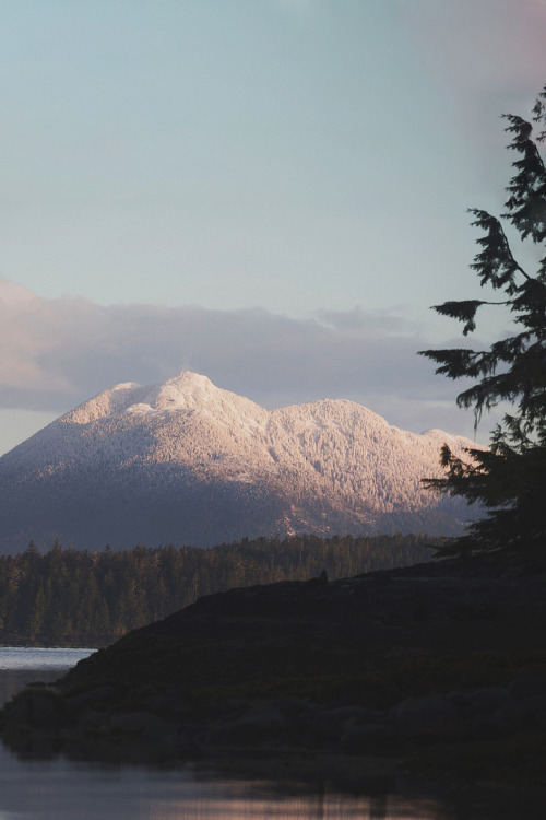 avenuesofinspiration:  Alaskan Sunrise | Photographer © | AOI