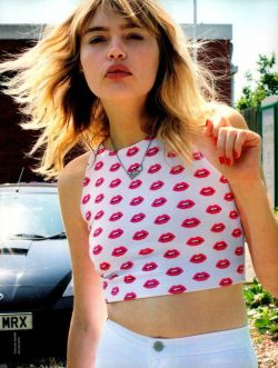 nymphetfashion:  Red Lips Printed Sleeveless