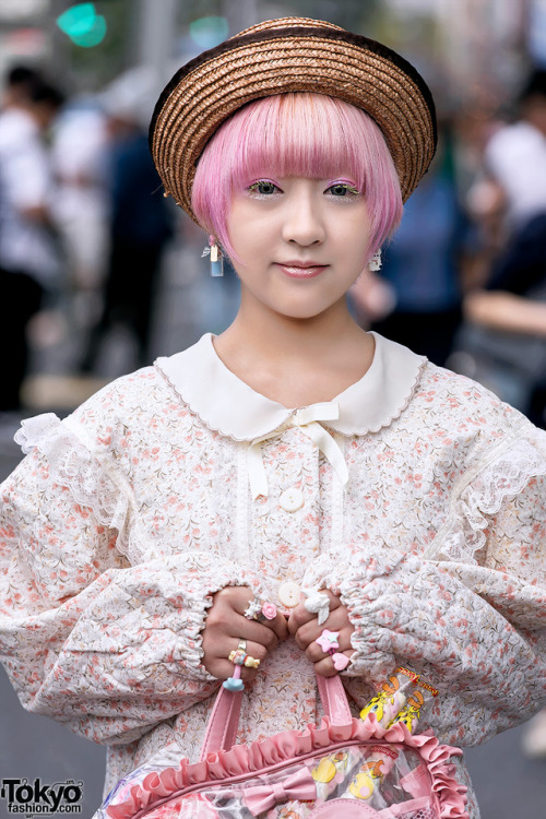 19-year-old Kurumi on the street in Harajuku wearing vintage fashion along with a straw hat and Swim