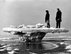 furtho:  Ice-table on the ebb-tide, Rockanje