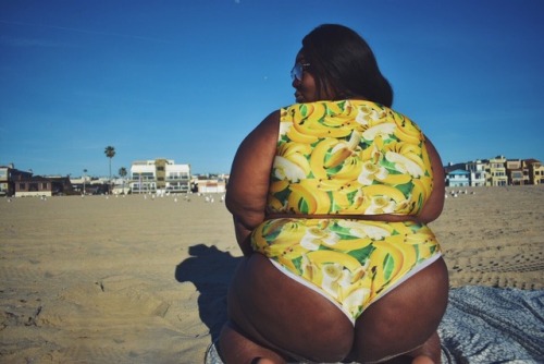candicekellyxo:  thecharvelle:  alongcameabutterfly:  it’s bananas: an autobiography[thebutterflyeffect}  Bruhhh, Simone always gives me life 😍😍  😍👅