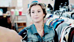 alexavegafan: Oscar: “What’s wrong with this?”Karla: “Everything.” (x)