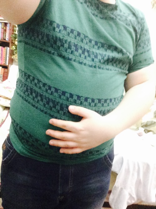 hour-of-the-star: That’s what happened when I tried to fit in my boyfriend’s t-shirt. :p