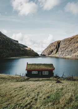 expressions-of-nature:Saksun House, Denmark