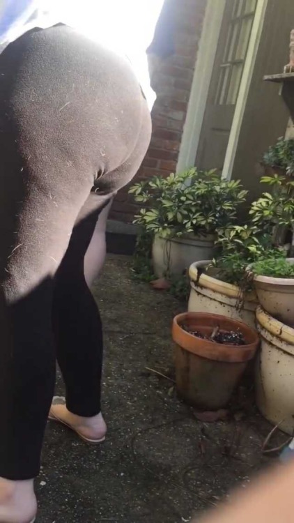 teenasscreeper: Teen ass in leggings! Go watch the video!