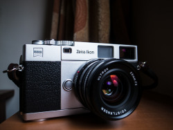 fuckyeahcameraporn:   Can we get some Zeiss Ikon love? Such an underrated camera. This is mine, with a Voigtländer 28mm ƒ2 Ultron. 