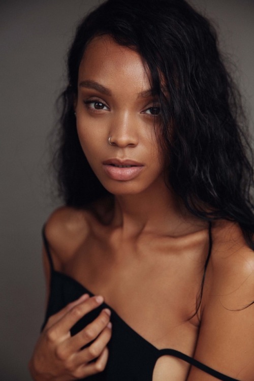 rai-r:  Akira Reid 🌙