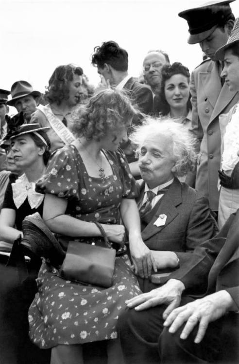 historicaltimes: Albert Einstein at the opening of the 1939 World’s Fair in New York via reddi