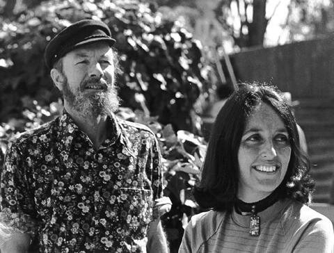 bobdylan-n-jonimitchell:  Pete Seeger and adult photos