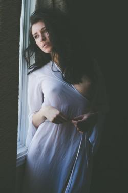 dreaming-glamour-girls:  Model: Kate SnigPhotographer: 