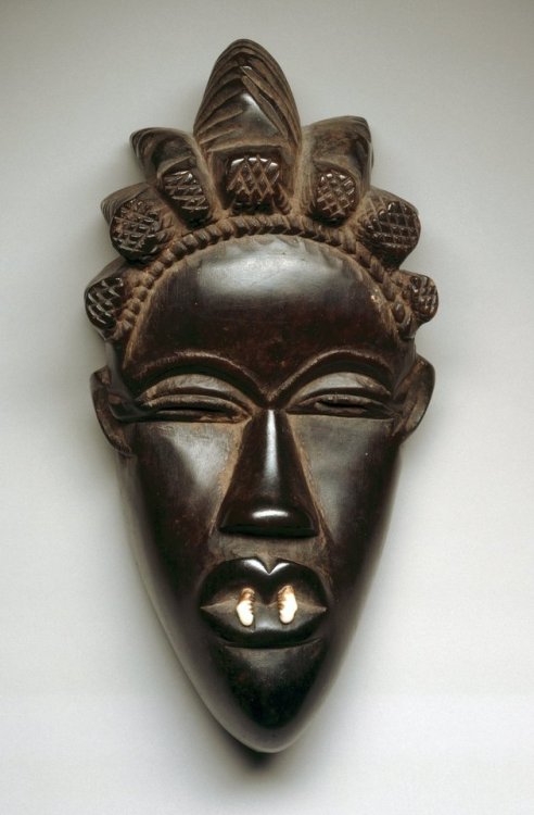 Mask of the Bassa people, Liberia.  Artist unknown; early 20th century.  Now in the Brooklyn Museum.