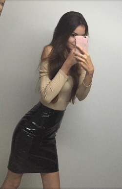 kendrabrooks1414:  Love the high waist PVC skirt! So sexy!!!