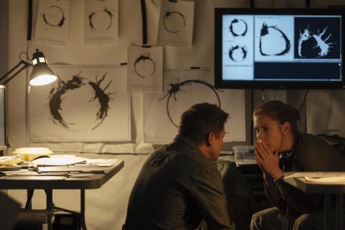 jeremyleerennerdotcom: “the acting in ‘arrival’ is some of the most affecting i&rs