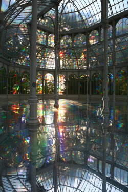 contemporary-art-blog:  Kimsooja, To Breathe - A Mirror Woman, 2006 - 2009Palacio de Cristal MadridKewenig Gallery