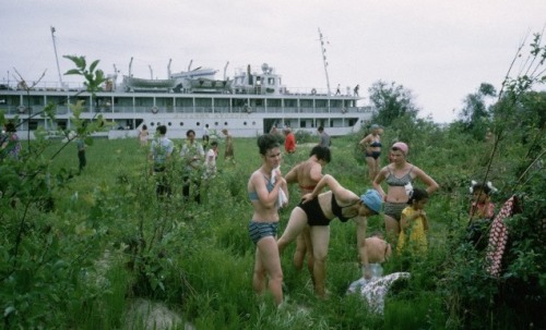 121-1:  On the Lena River for a Summer Outing, porn pictures