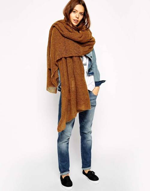 wantering-blog: Mega Oversized ASOS Oversized Knit Scarf. Find your new oversized scarf here.