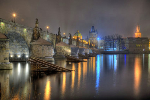 a-modern-major-general:Charles Bridge at sunset, dusk, and night (Prague, Czech Republic).