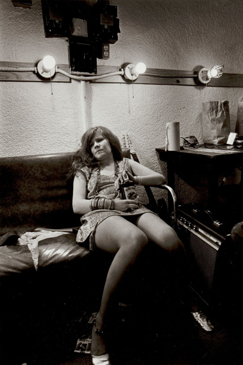whymommydrinks: photomusik: Janis Joplin photographed by Jim Marshall (1968) What a loaded picture