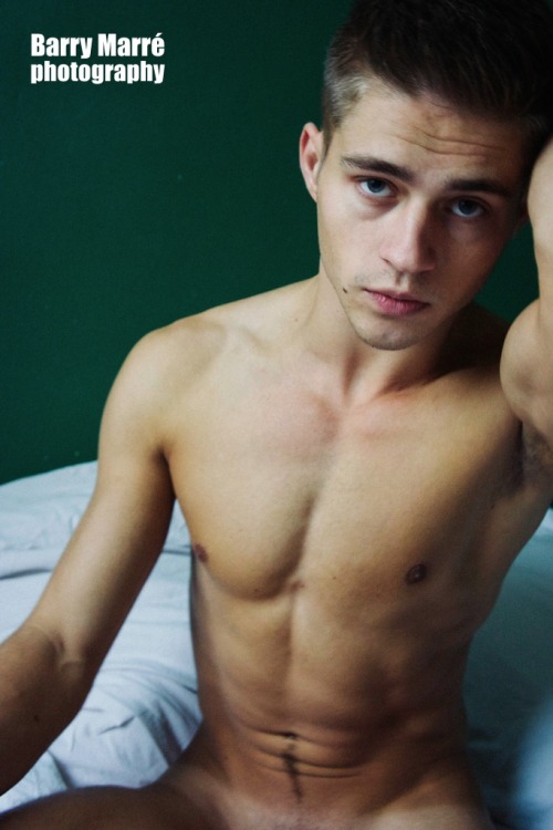 boytiful: (via boy collector - shirtless 42)