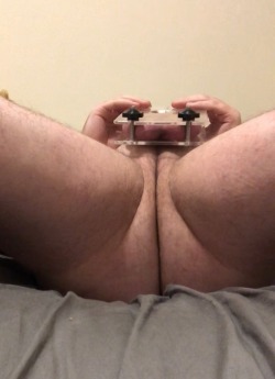 chicagopuppy:  Squishing to the limit. Couldn’t take anymore on my own. Need someone else to turn the knobs. 