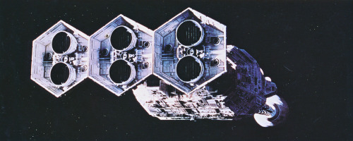 martinlkennedy:  2001 continues it’s hold over me. Images from 2001 A Space Odyssey from Cinefex magazine 85 2001 
