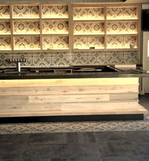 Contemporary Home Bar - Home Bar