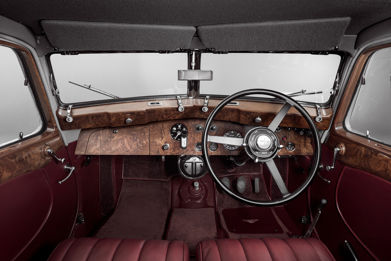 carsthatnevermadeitetc:  Bentley Corniche, 2019 (1939), by Mulliner. Bentley has