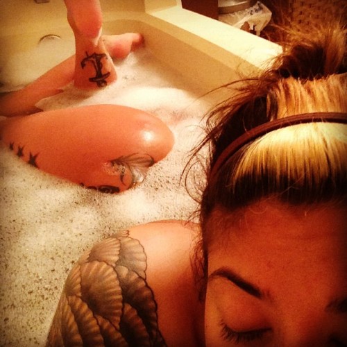 shinywetskin:  Some fantastic FREE teen webcams (18+) put together in one place for you » http://ift.tt/1I4dMHQ